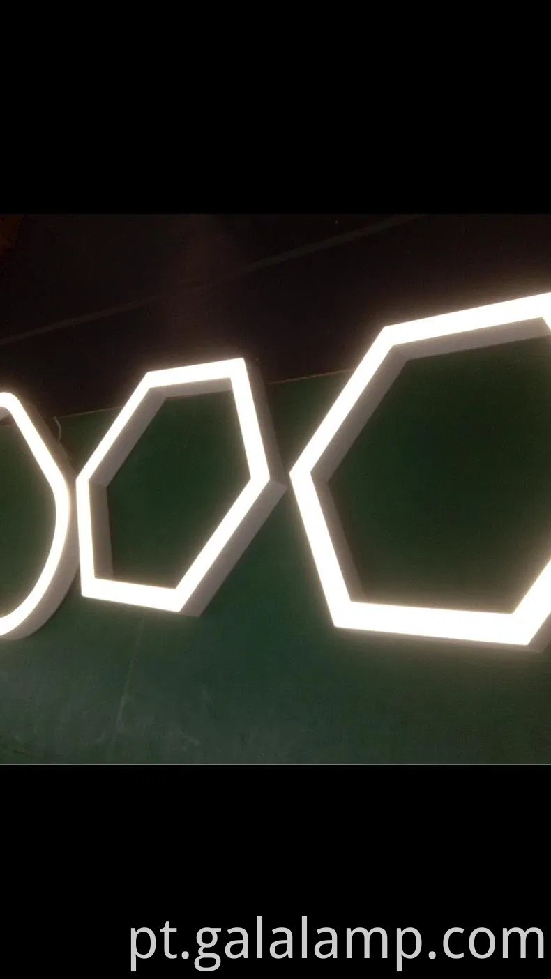 O elegante lustre liderado em preto e branco para espaços modernos